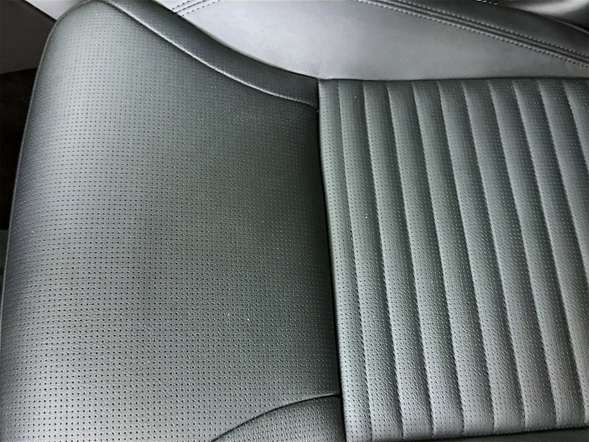 Used 2024 Land Rover Discovery S image 21