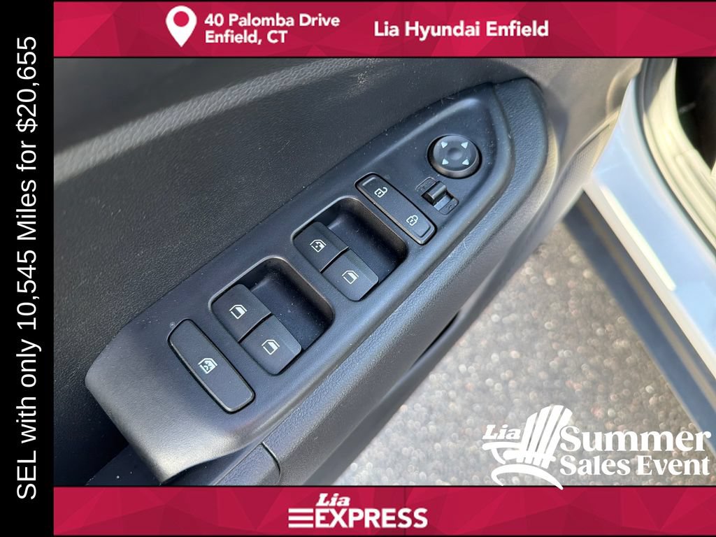 Used 2024 Hyundai Venue SEL FWD image 12