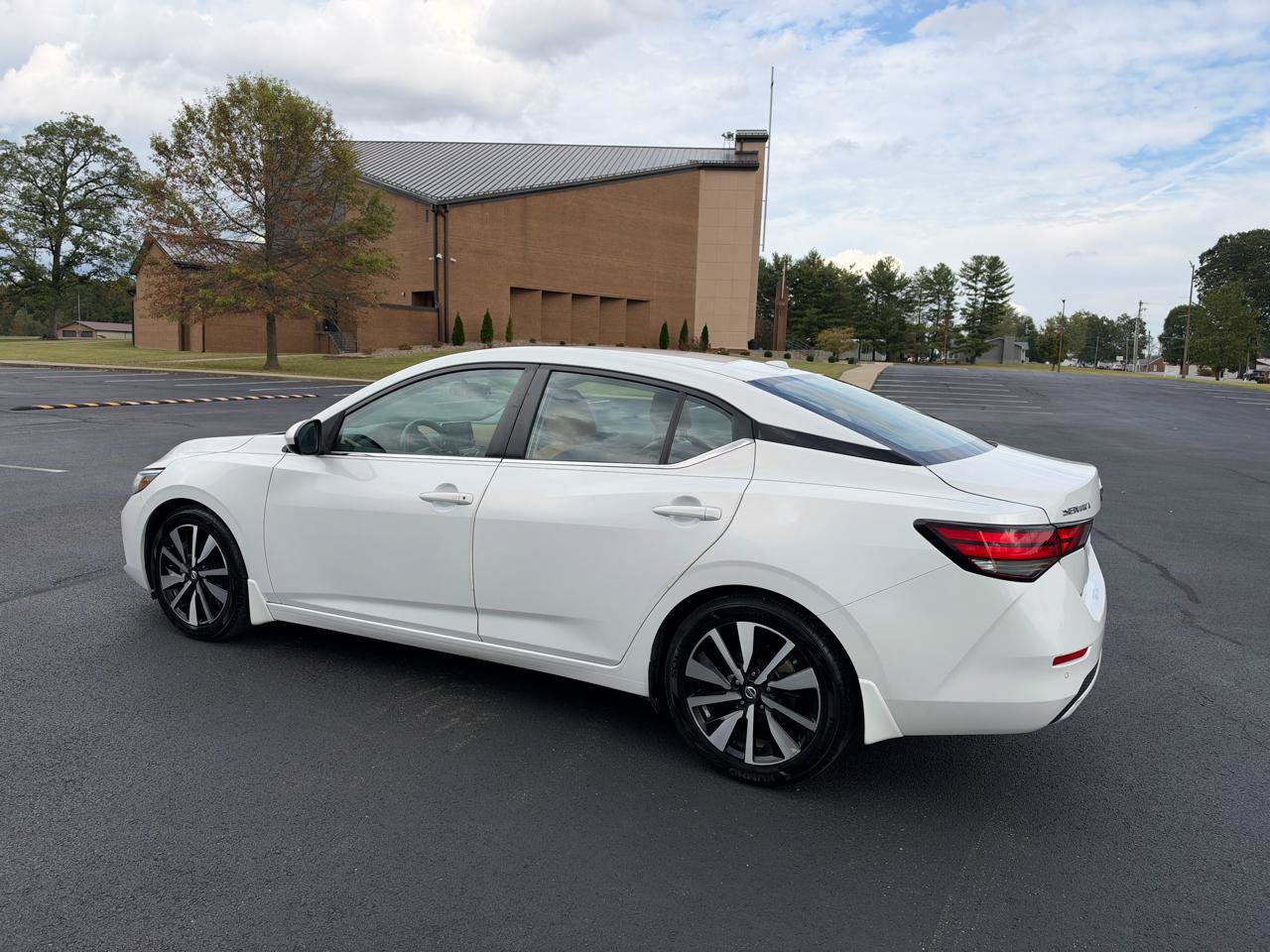 Used 2021 Nissan Sentra SV w/ SV Premium Package FWD image 6
