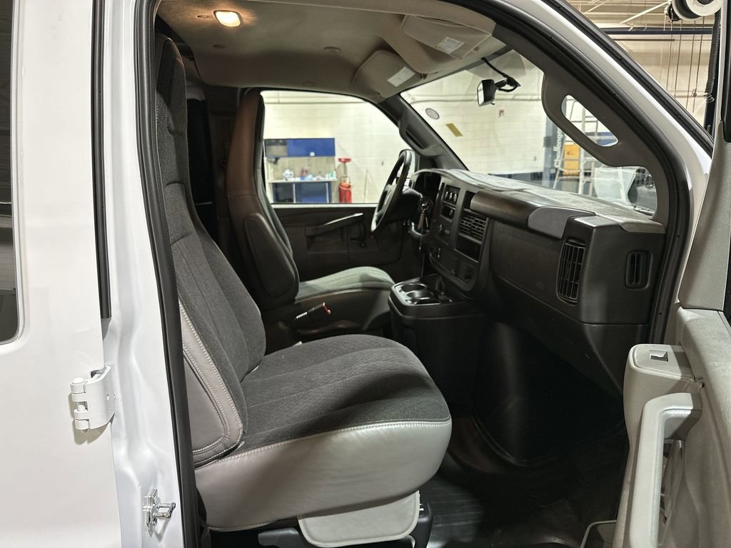 Used 2024 GMC Savana 2500 w/ Driver Convenience Package image 24