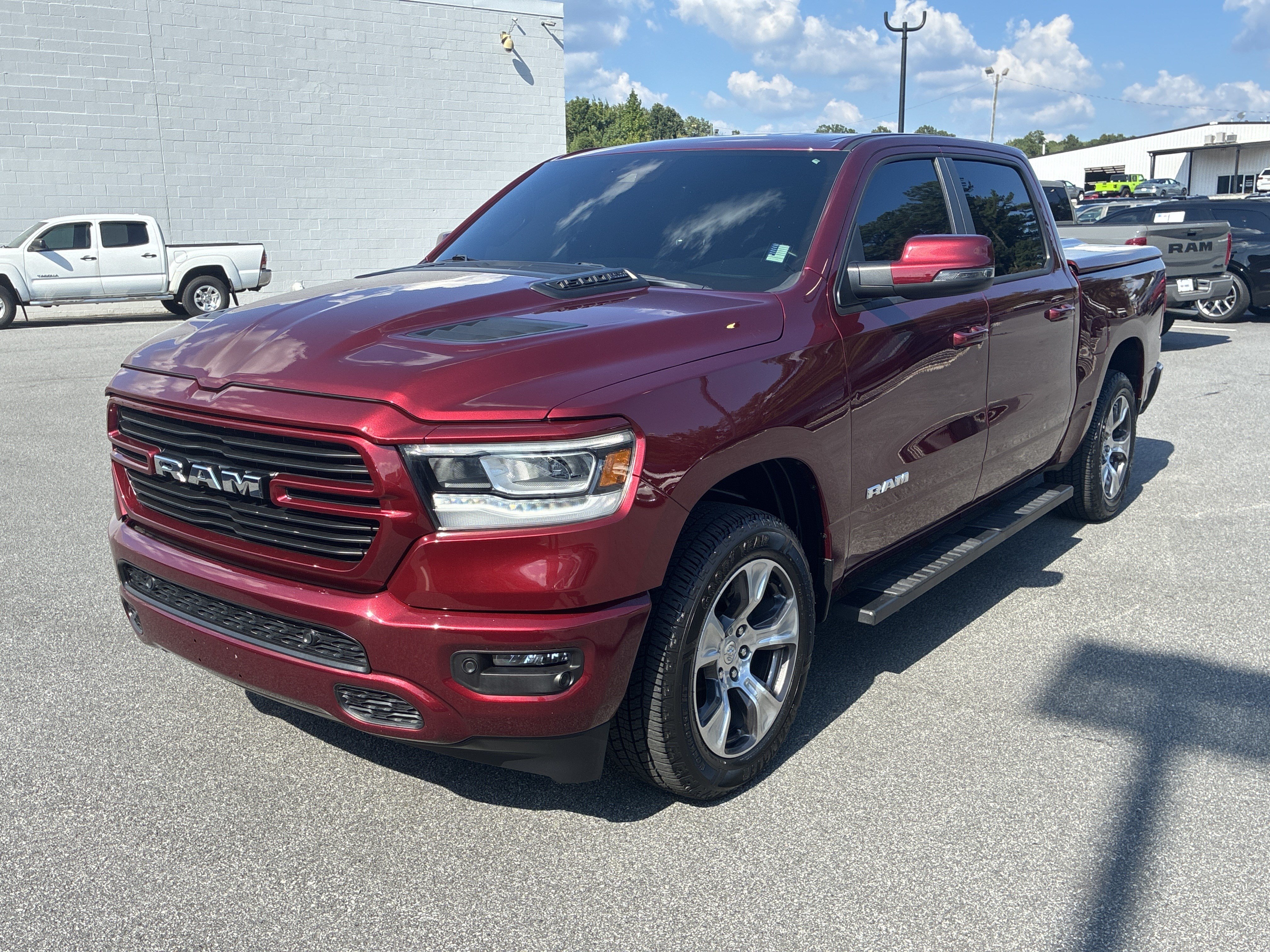 Used 2023 RAM 1500 Laramie AWD/4WD image 3