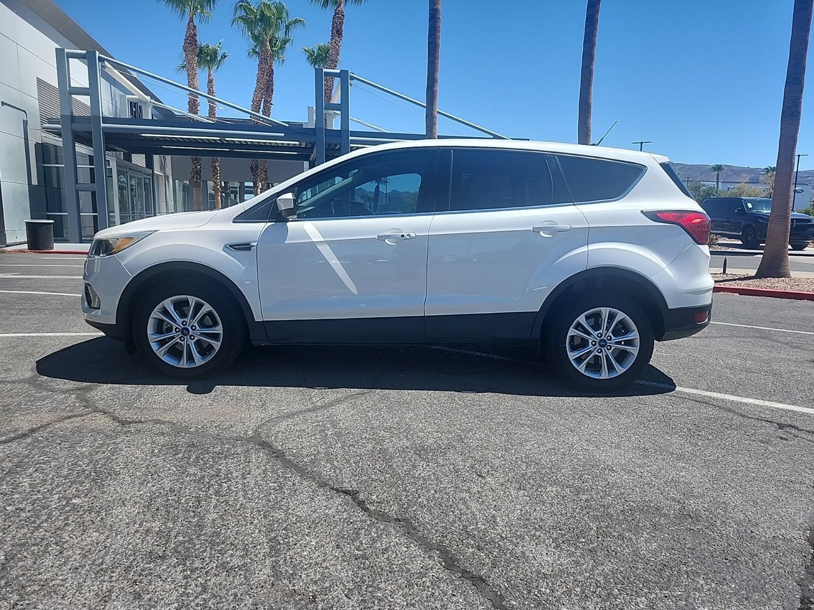 Used 2019 Ford Escape SE FWD image 5
