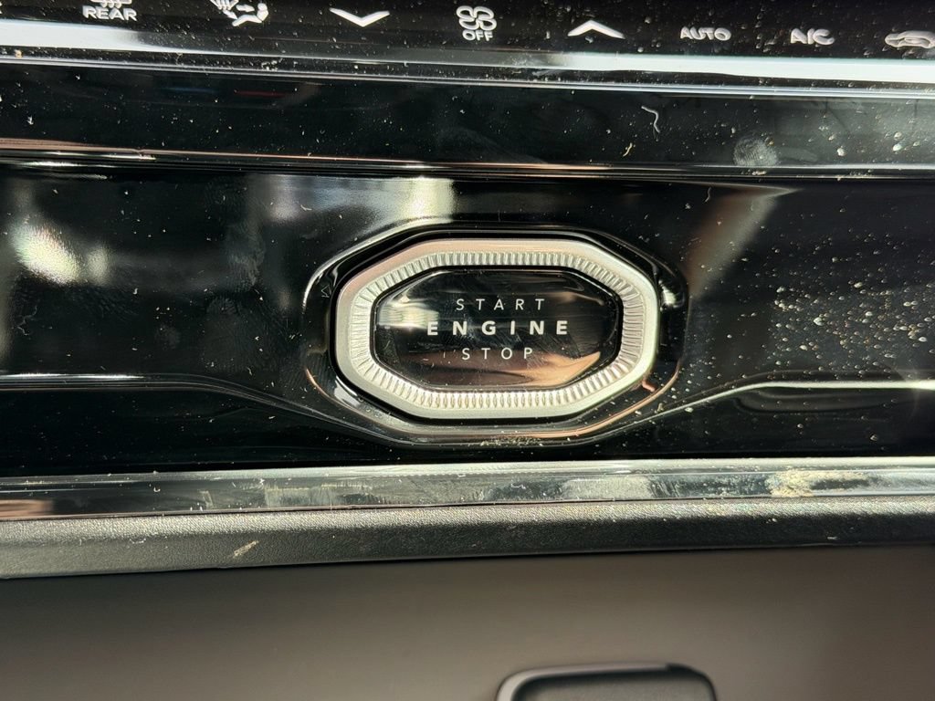New 2026 Jeep Grand Cherokee Altitude AWD/4WD image 18