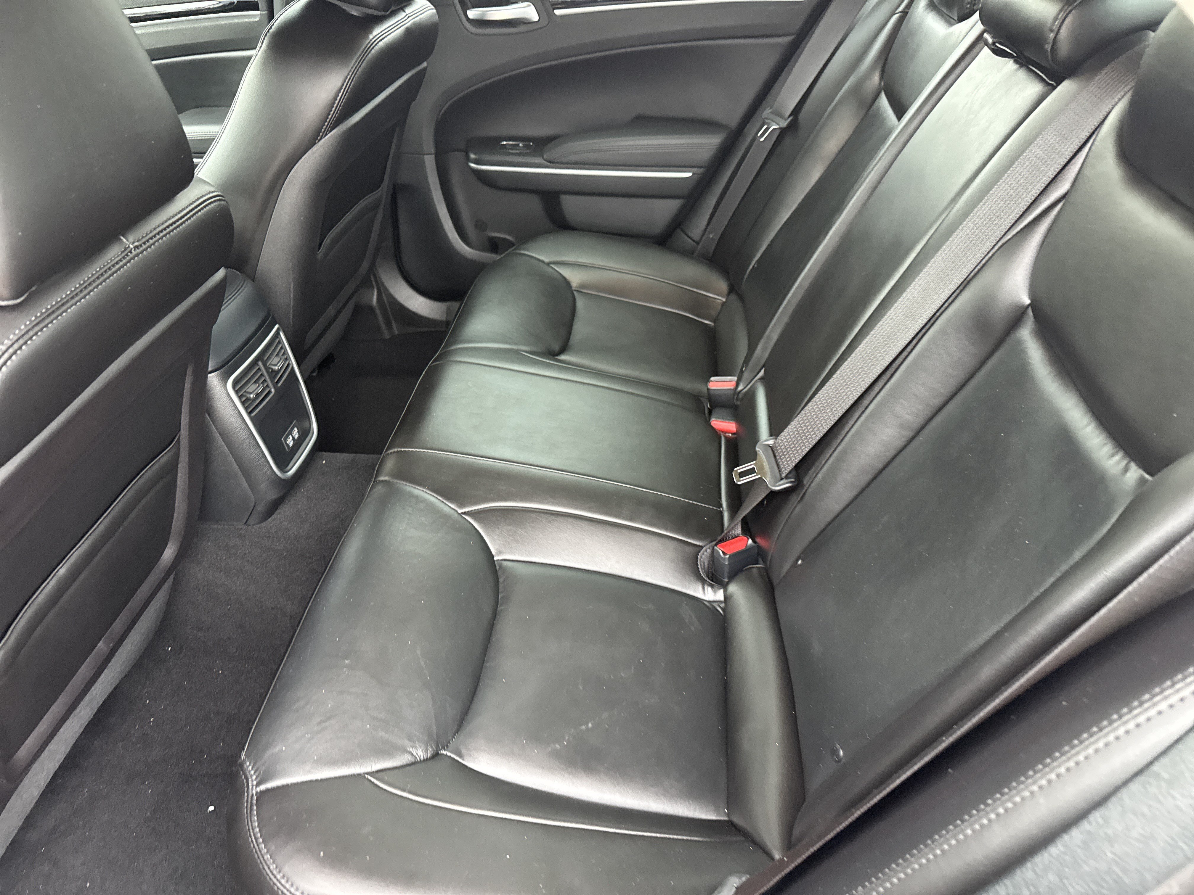 Used 2023 Chrysler 300 Touring L RWD image 6