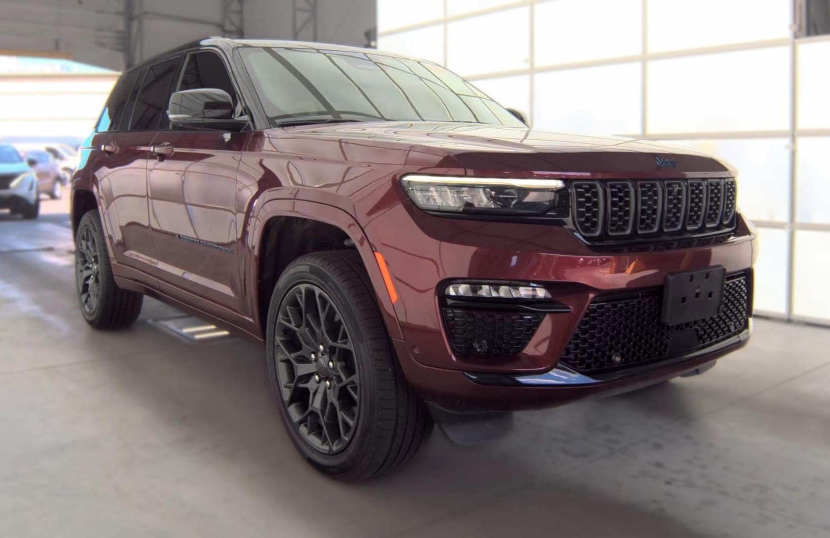 Used 2023 Jeep Grand Cherokee Summit w/ High Altitude Package AWD/4WD image 2