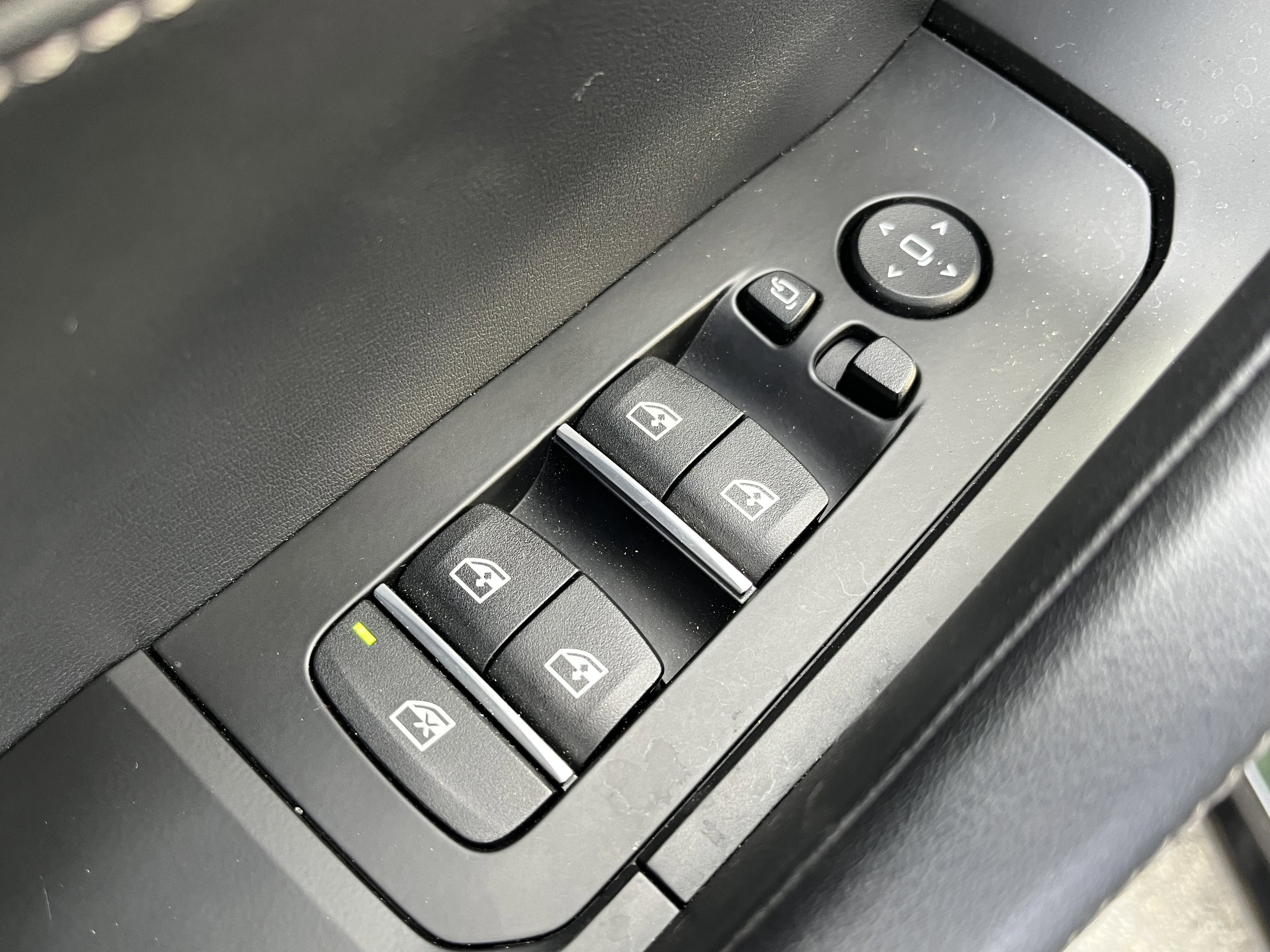 Used 2023 BMW X6 M50i w/ Climate Comfort Package image 16