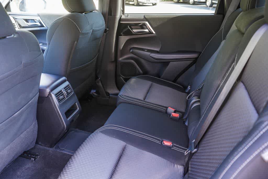 Used 2025 Mitsubishi Outlander ES AWD/4WD image 17