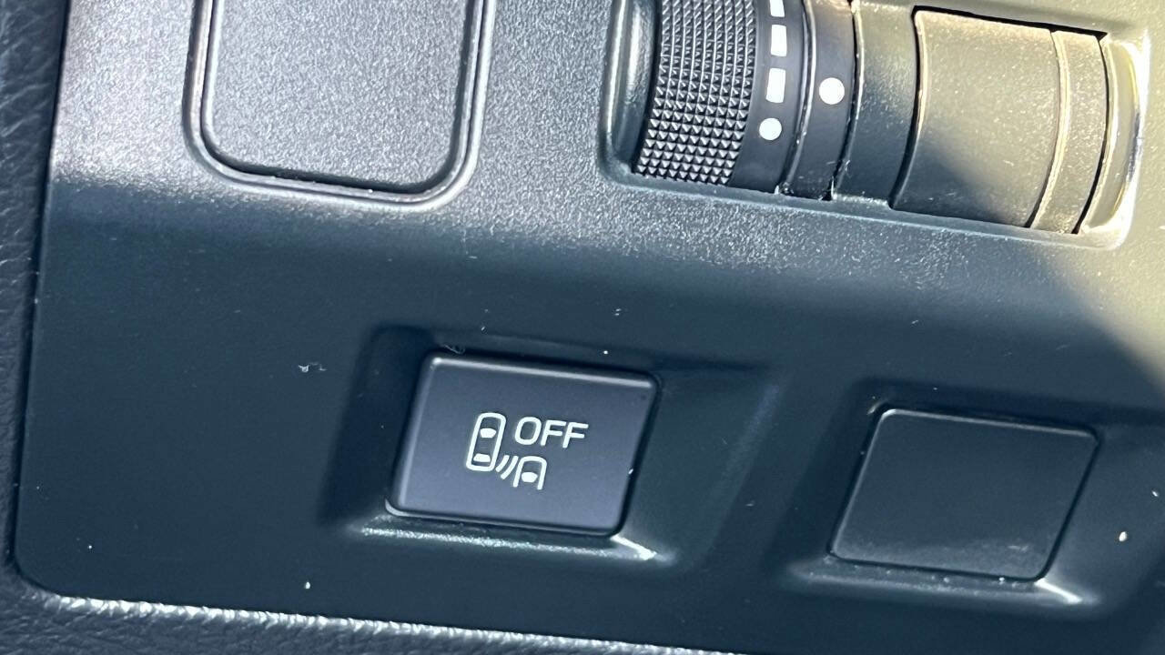 Used 2016 Subaru Crosstrek Hybrid image 17