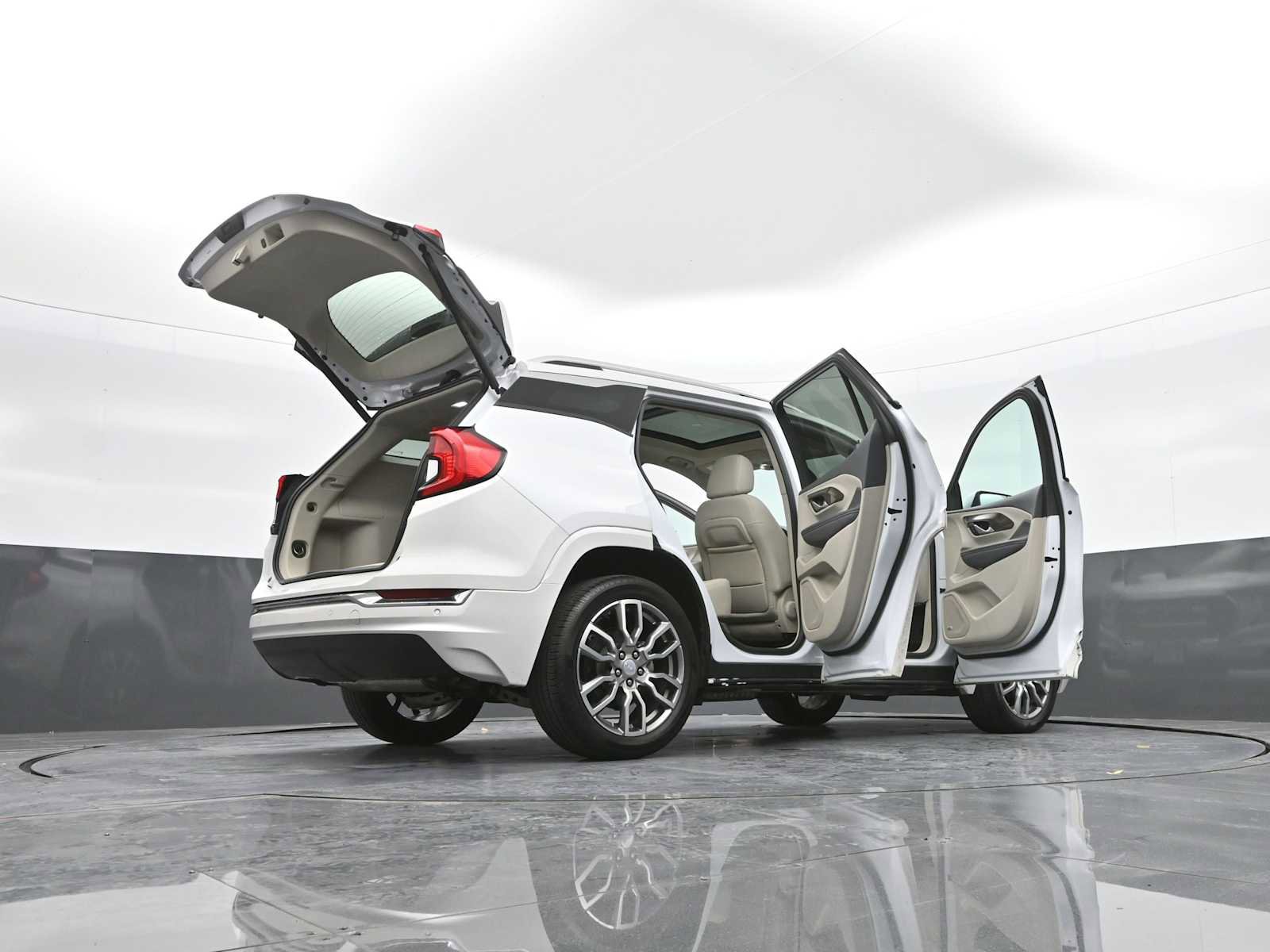 Used 2024 GMC Terrain Denali w/ Denali Premium Package image 50