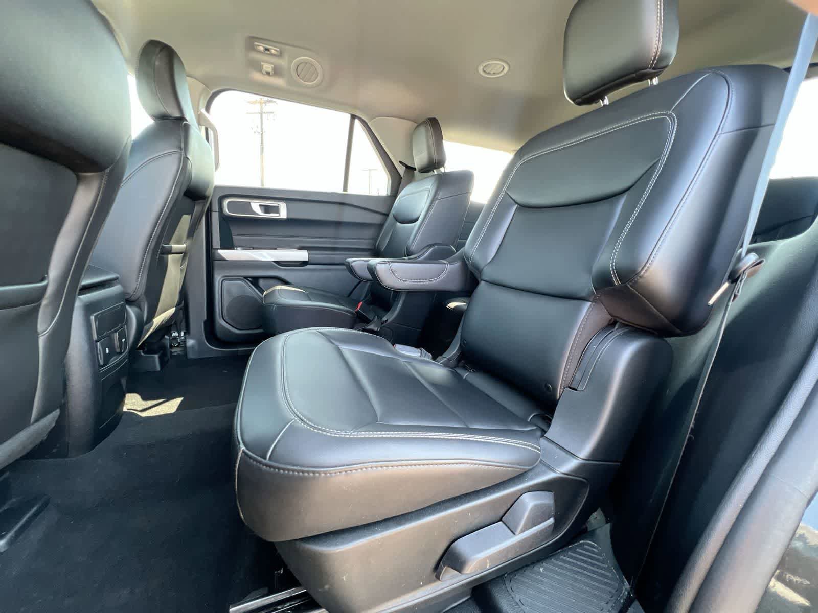 Used 2024 Ford Explorer XLT w/ Equipment Group 202A AWD/4WD image 19