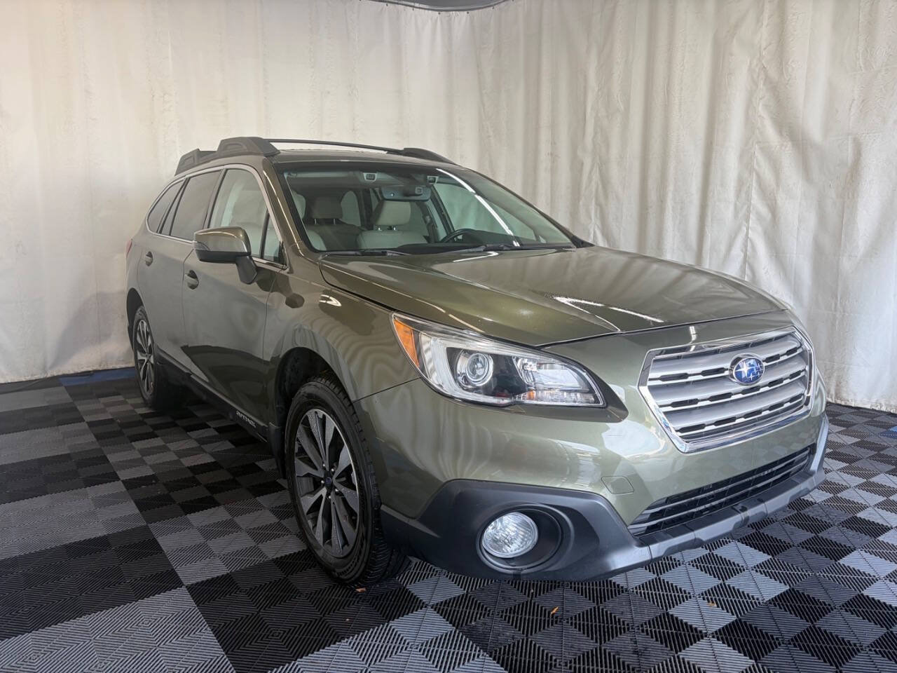 Used 2017 Subaru Outback 2.5i Limited AWD/4WD image 3