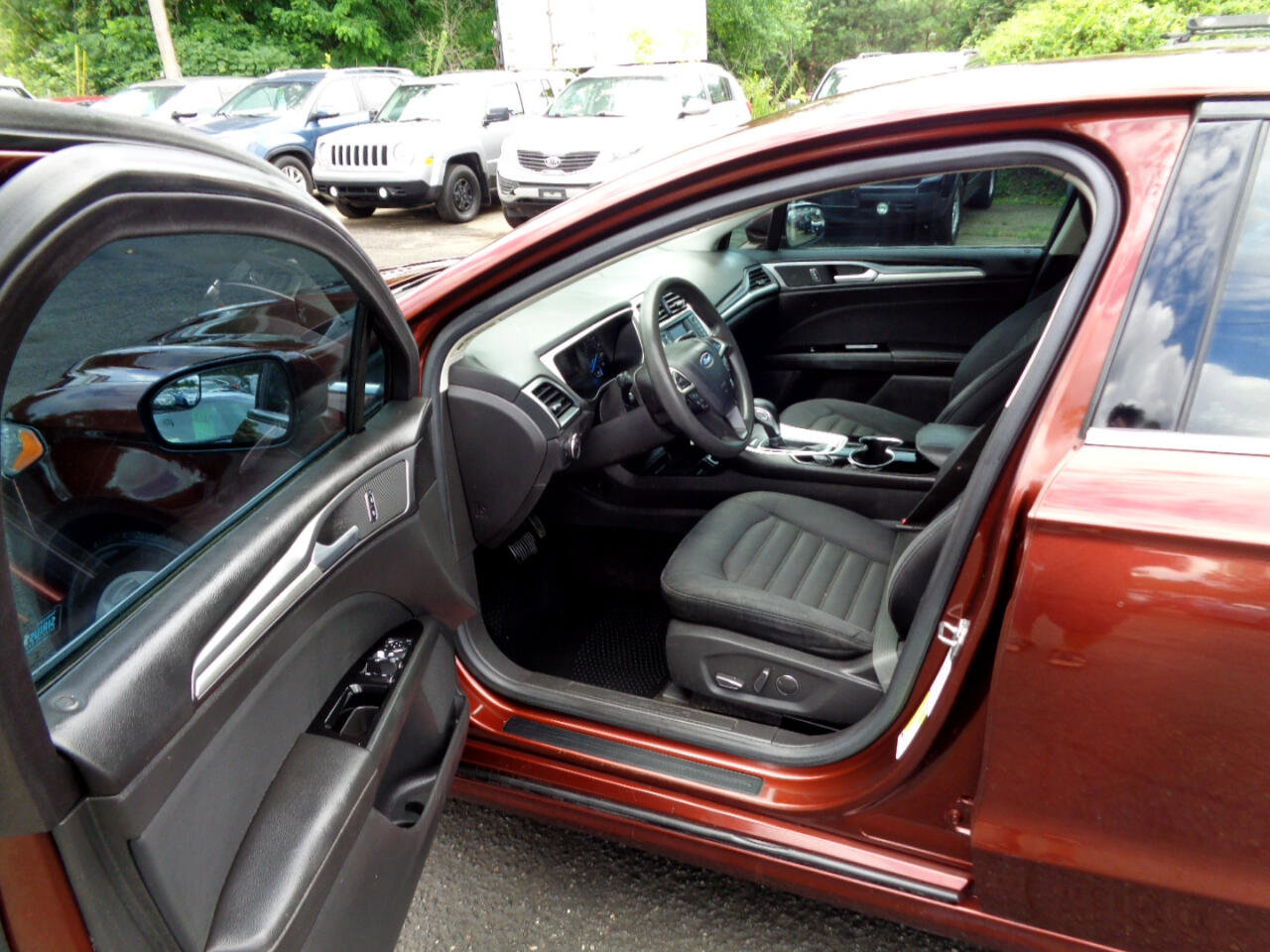 Used 2015 Ford Fusion SE image 15