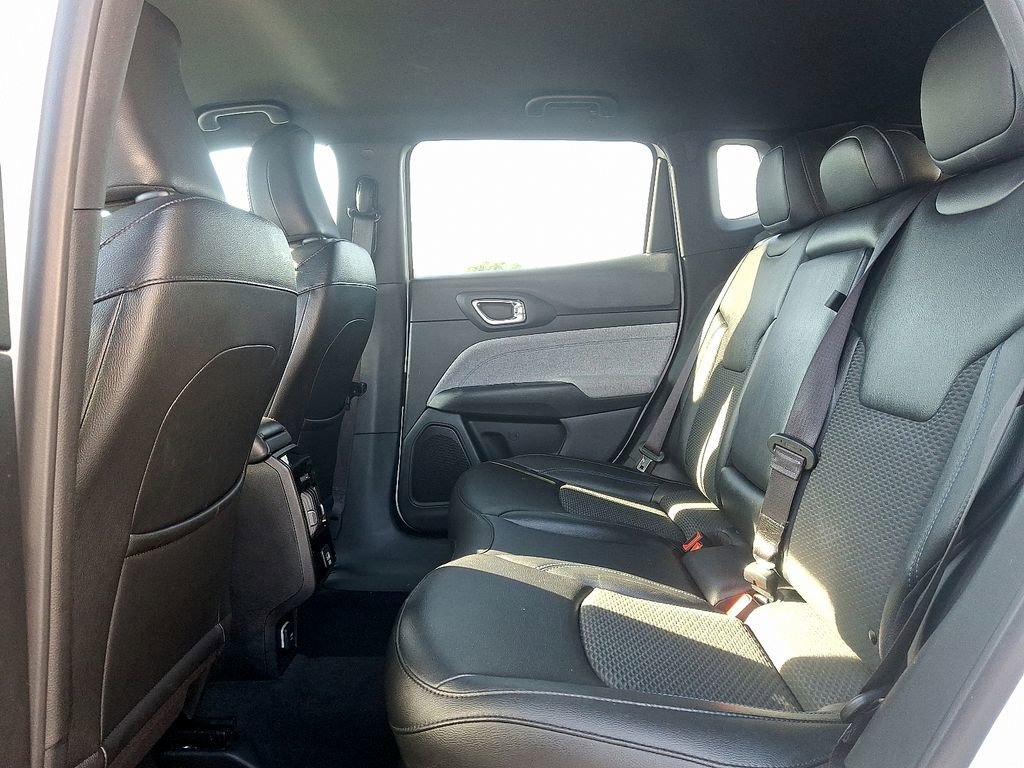 Used 2024 Jeep Compass Latitude image 10