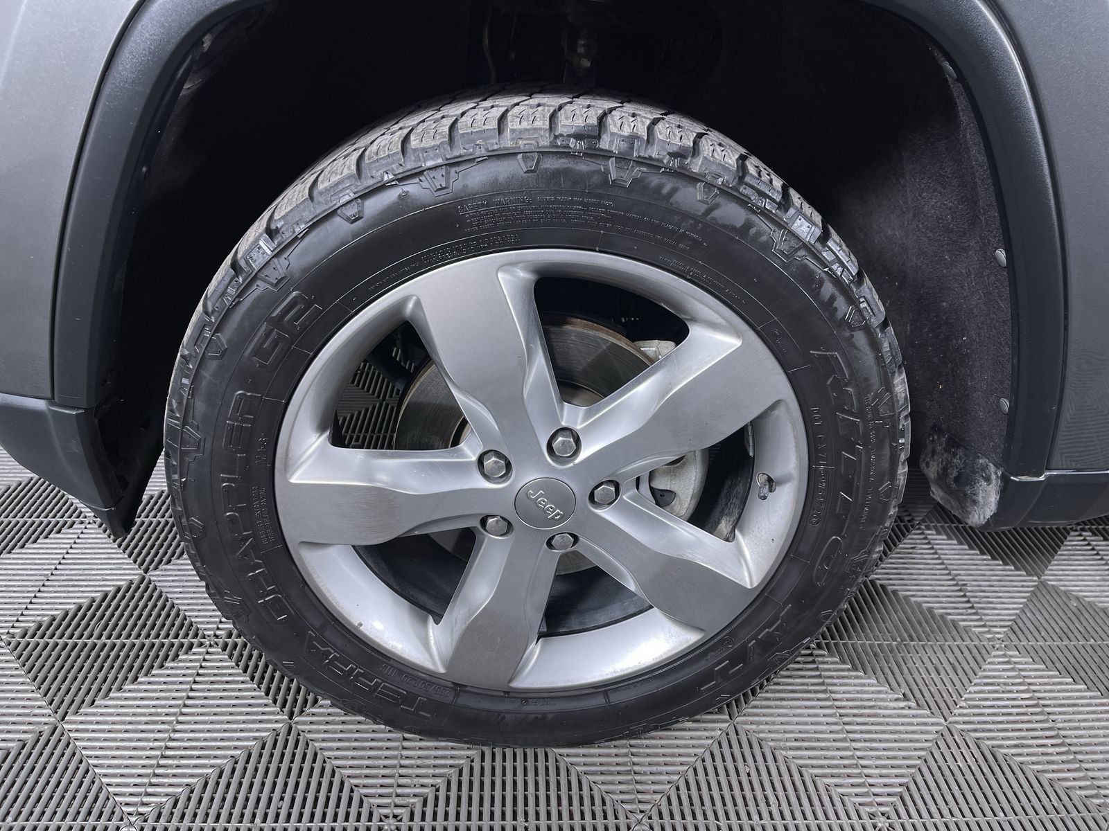 Used 2012 Jeep Grand Cherokee Overland AWD/4WD image 27