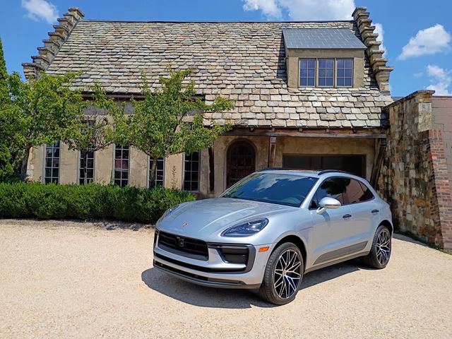 Used 2022 Porsche Macan AWD/4WD image 1