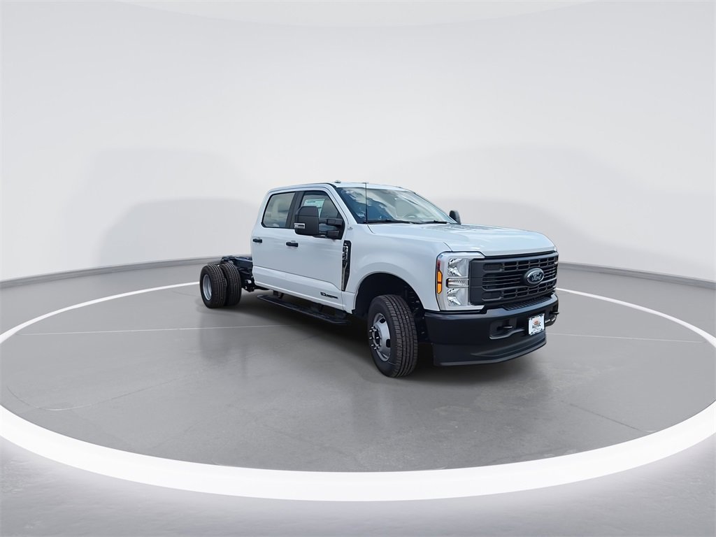 New 2026 Ford F350 4x4 Crew Cab DRW Super Duty image 2