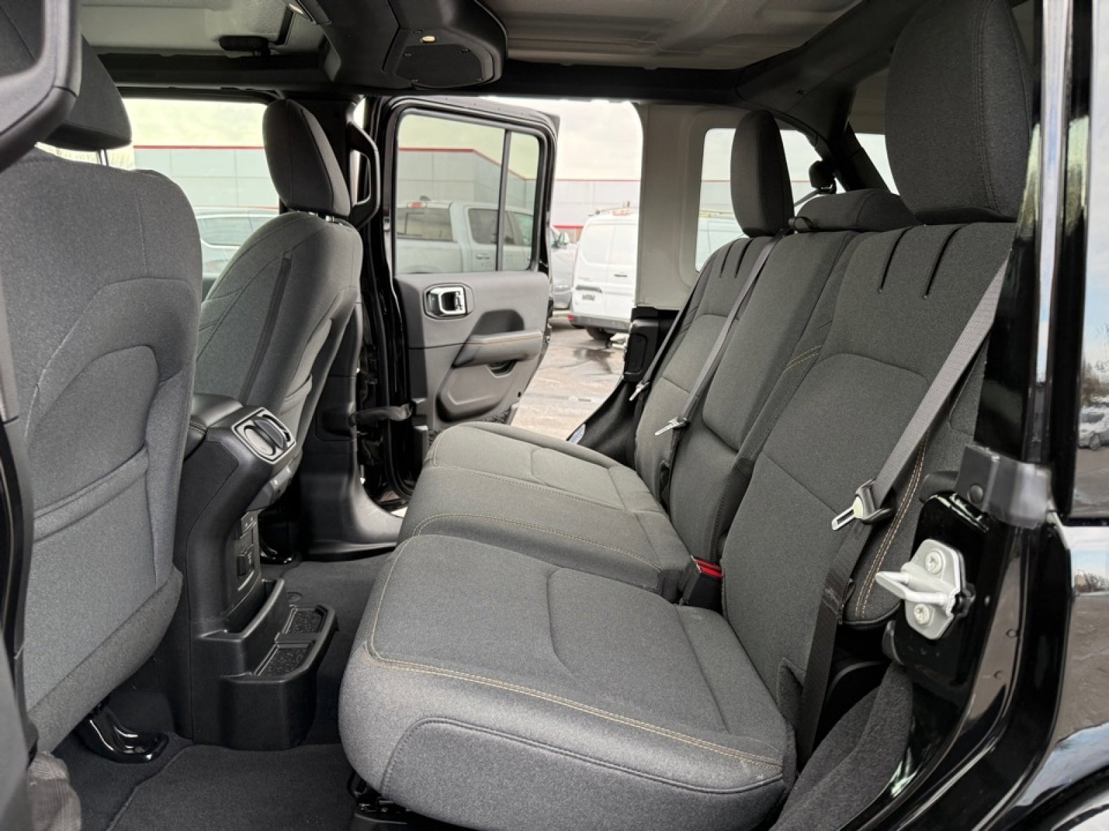 Used 2025 Jeep Wrangler Unlimited Sahara image 28