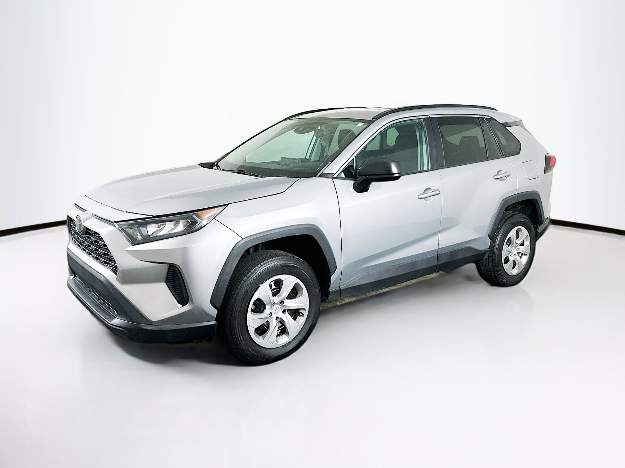 Used 2021 Toyota RAV4 LE FWD image 3