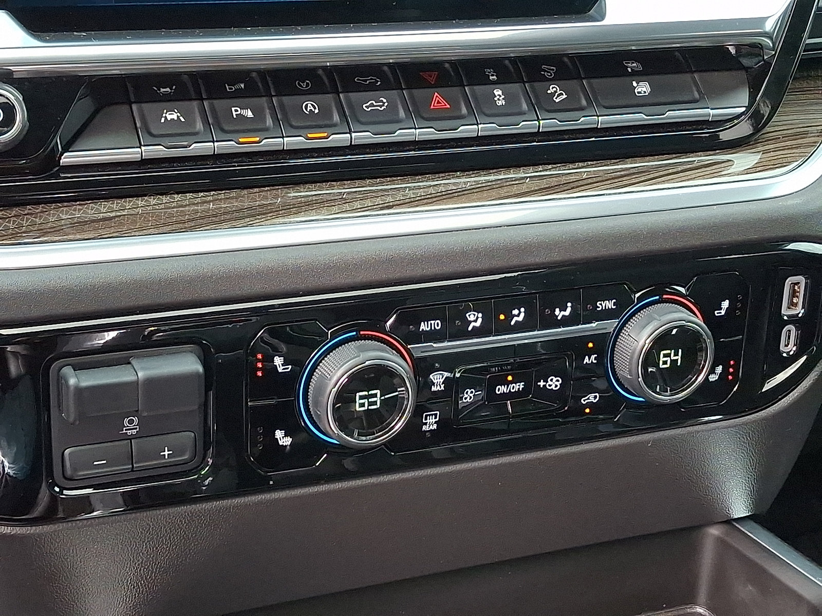 Certified 2025 Chevrolet Silverado 1500 LT Trail Boss w/ LT Trail Boss Premium Package AWD/4WD image 17