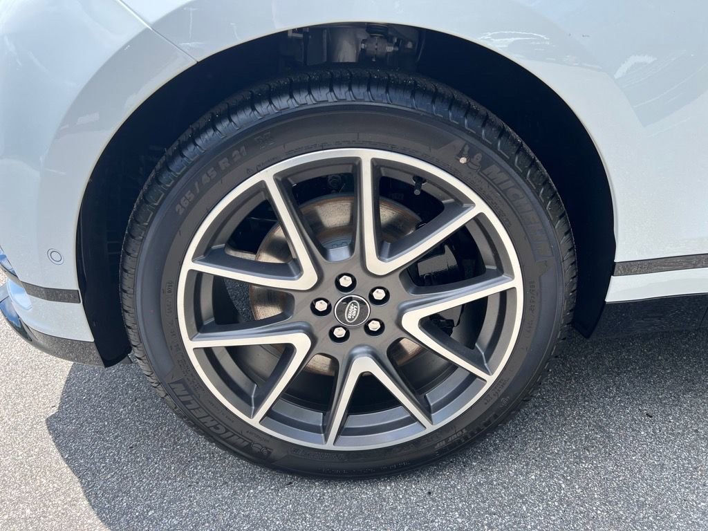 New 2026 Land Rover Range Rover Velar Dynamic SE image 9