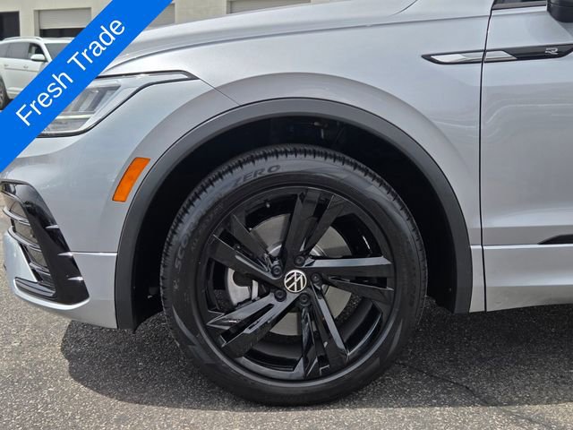 Certified 2023 Volkswagen Tiguan SE R-Line image 10