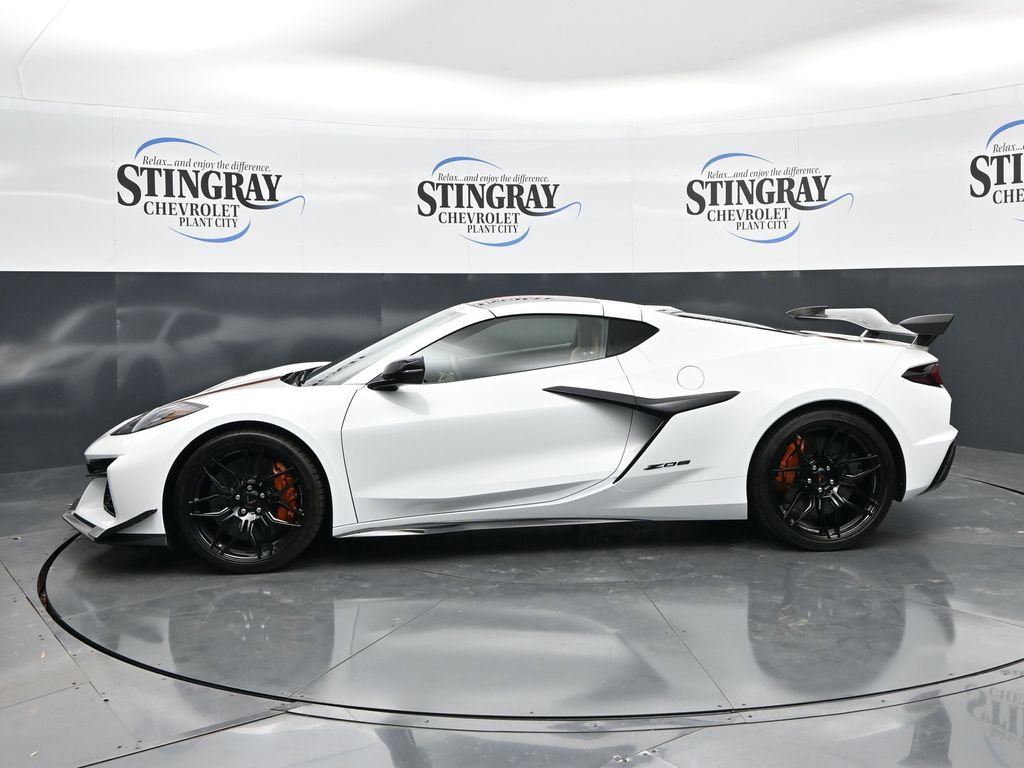 Used 2025 Chevrolet Corvette Z06 w/ Stealth Interior Trim Package RWD image 4