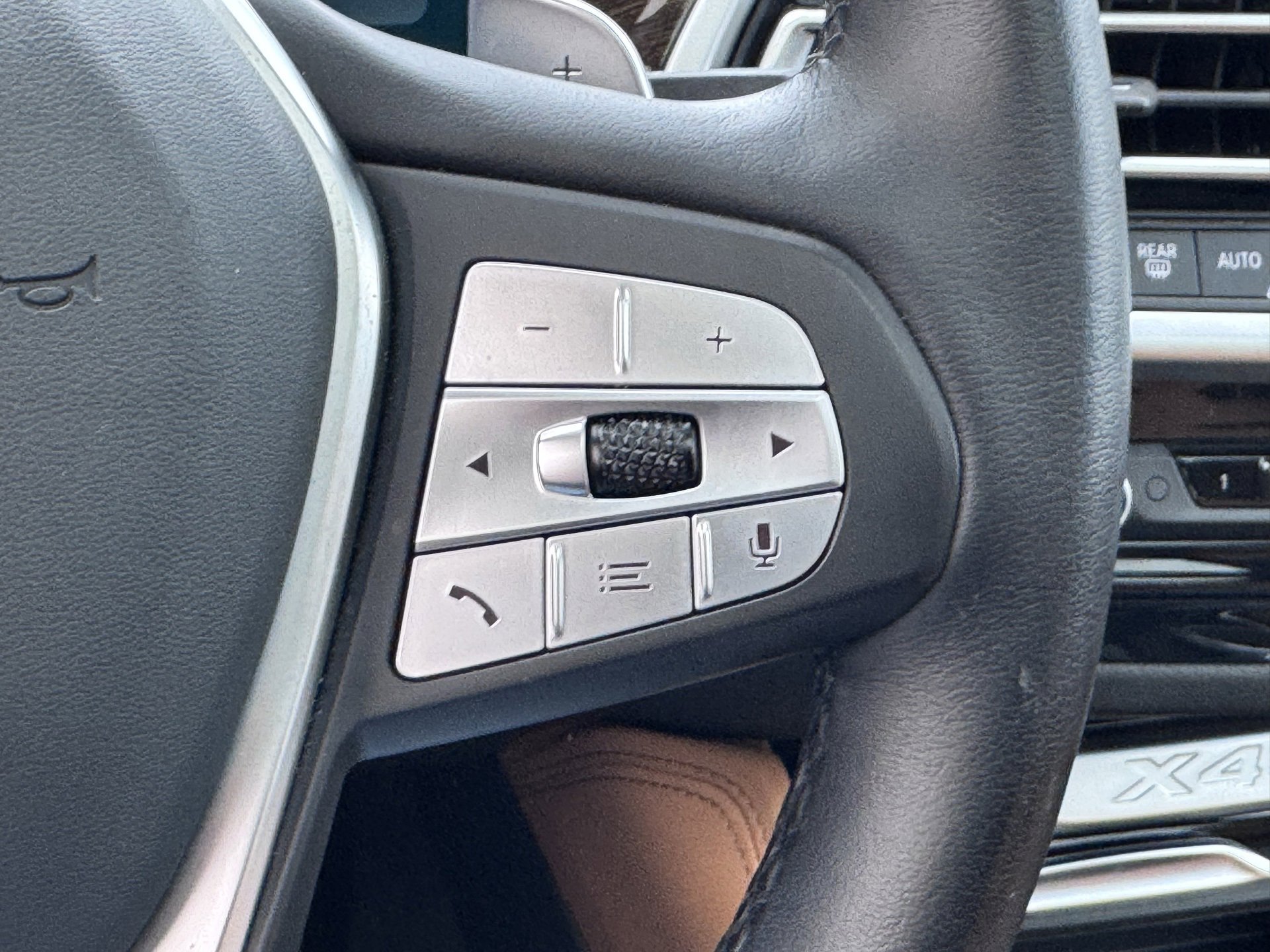 Used 2023 BMW X4 xDrive30i image 25