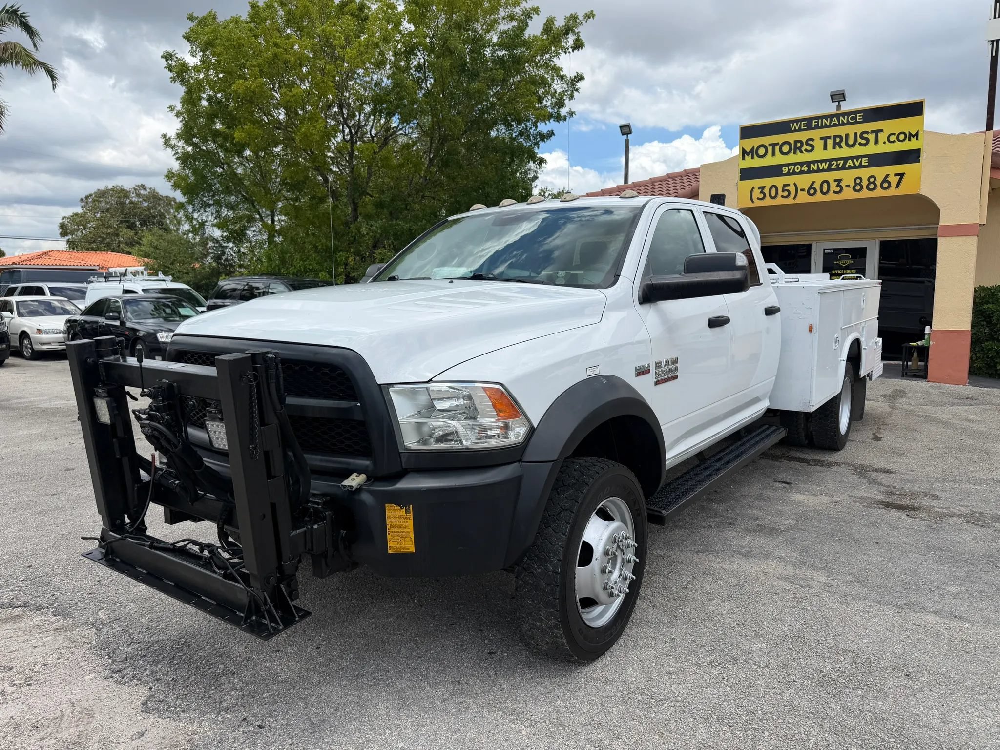 Used 2017 RAM 5500 4x4 Crew Cab Tradesman w/ Payload Upgrade Package image 3