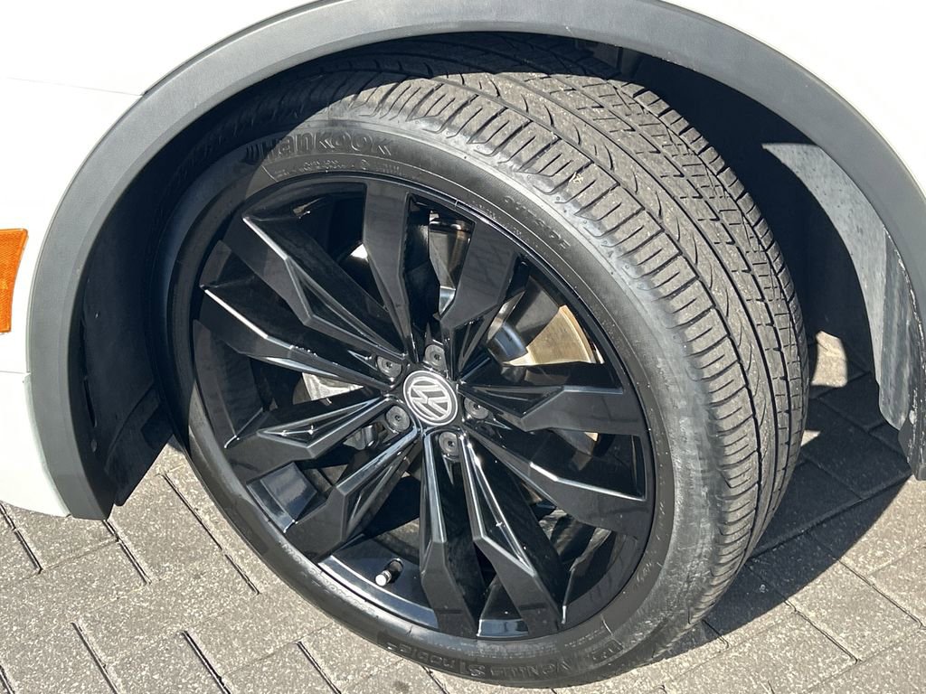 Used 2021 Volkswagen Tiguan SE R-Line image 29