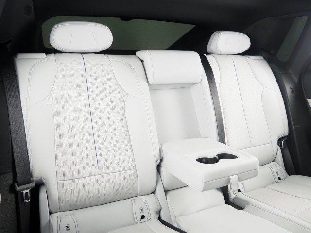 Used 2024 Cadillac Lyriq AWD Luxury image 17