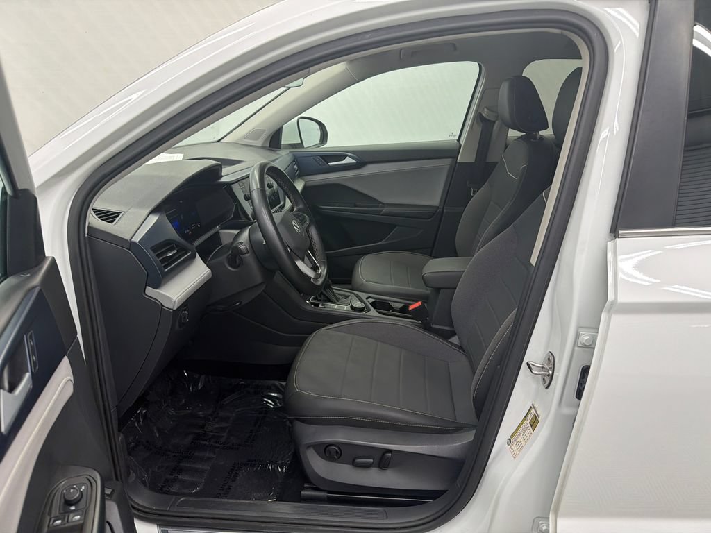 Used 2024 Volkswagen Taos SE AWD/4WD image 9