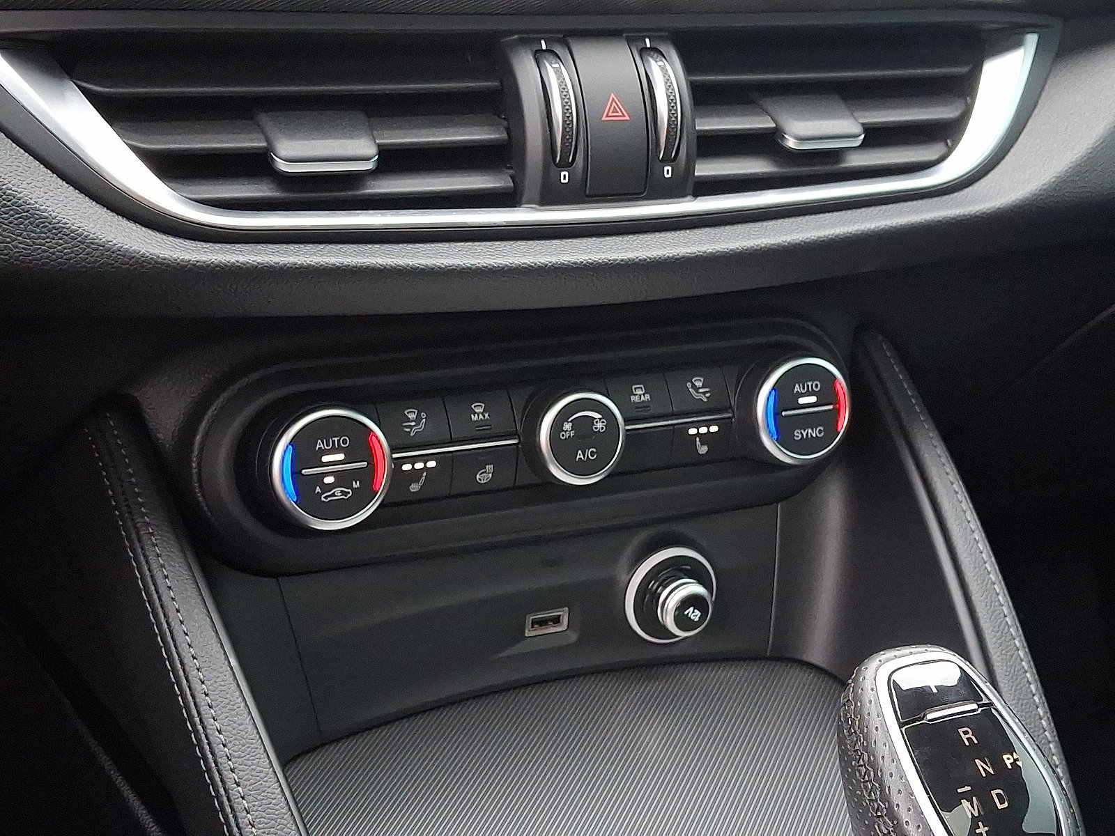 Used 2024 Alfa Romeo Stelvio Ti image 17