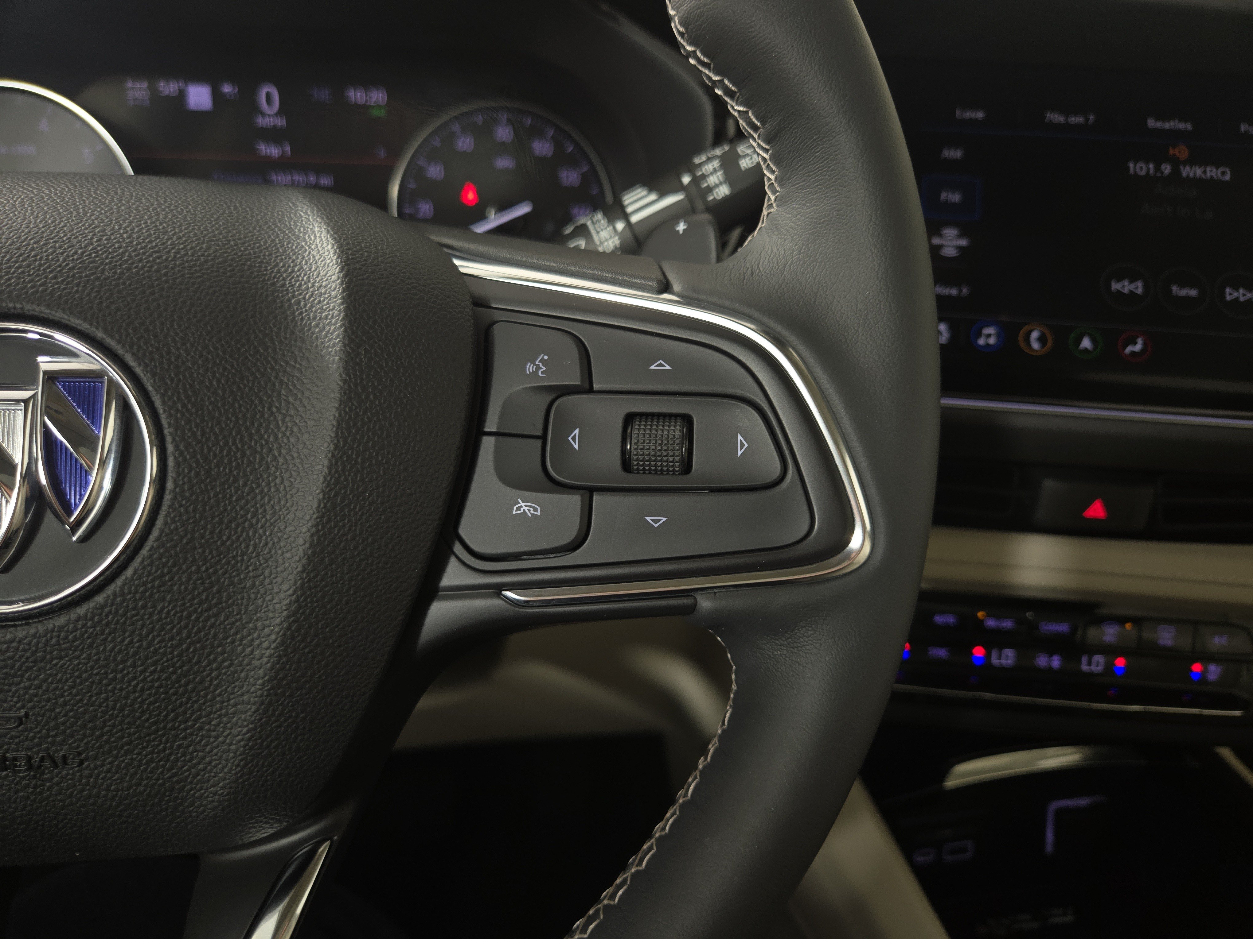 Used 2023 Buick Envision Avenir AWD/4WD image 16