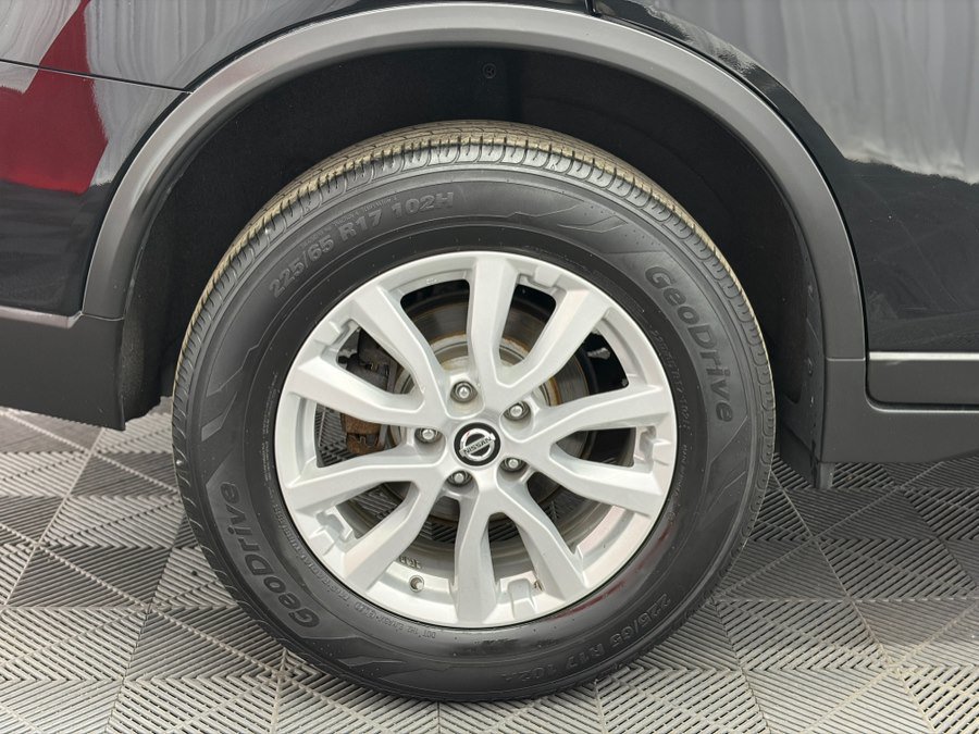 Used 2018 Nissan Rogue SV w/ Premium Package AWD/4WD image 32