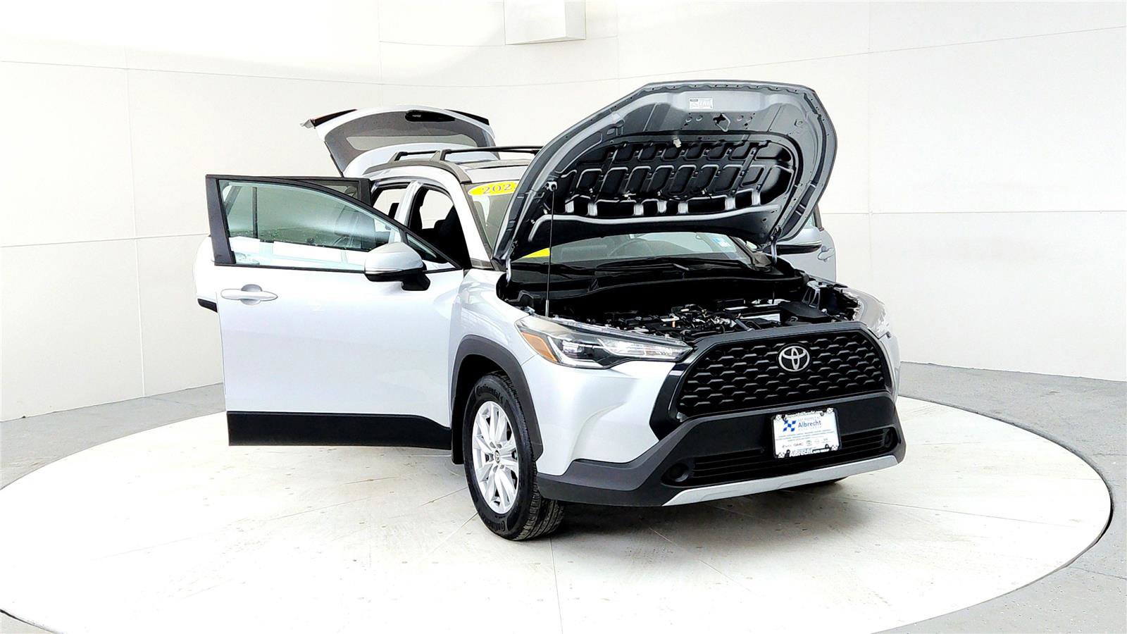 Certified 2023 Toyota Corolla Cross LE w/ Moonroof Package image 9