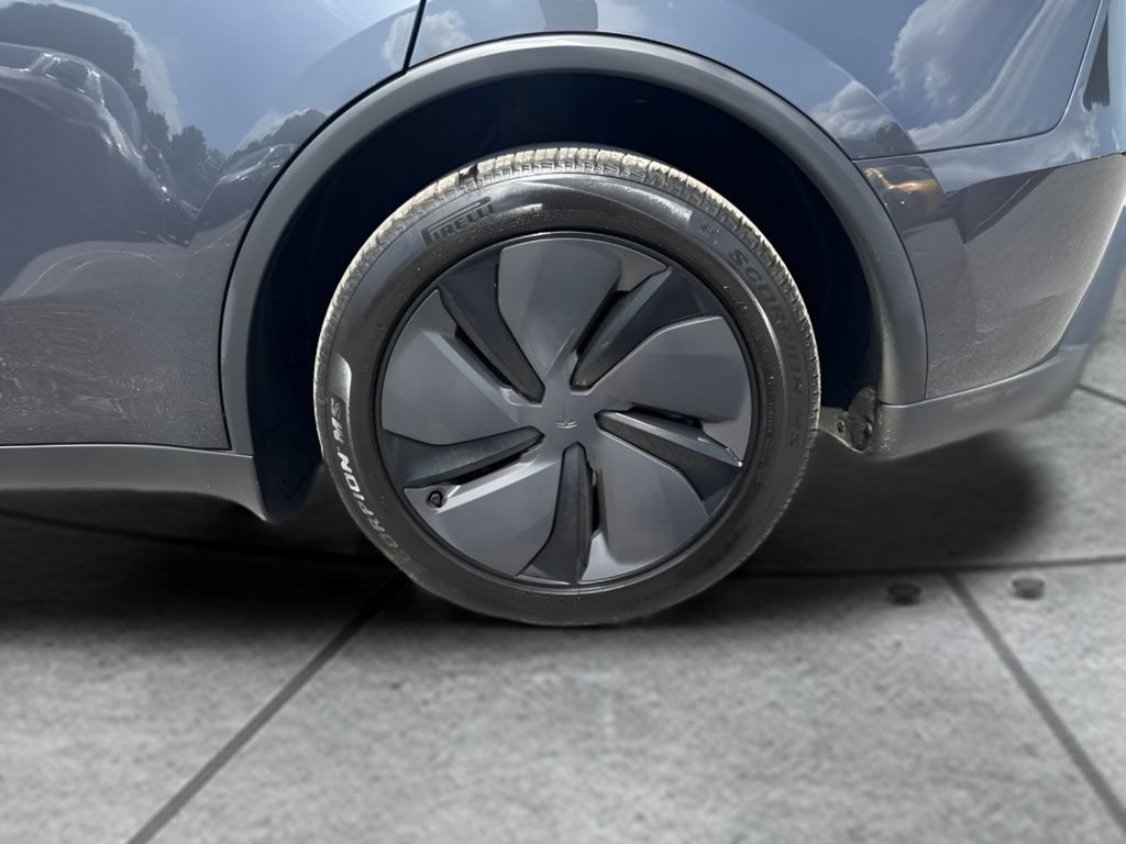 Used 2026 Tesla Model Y 2WD image 34