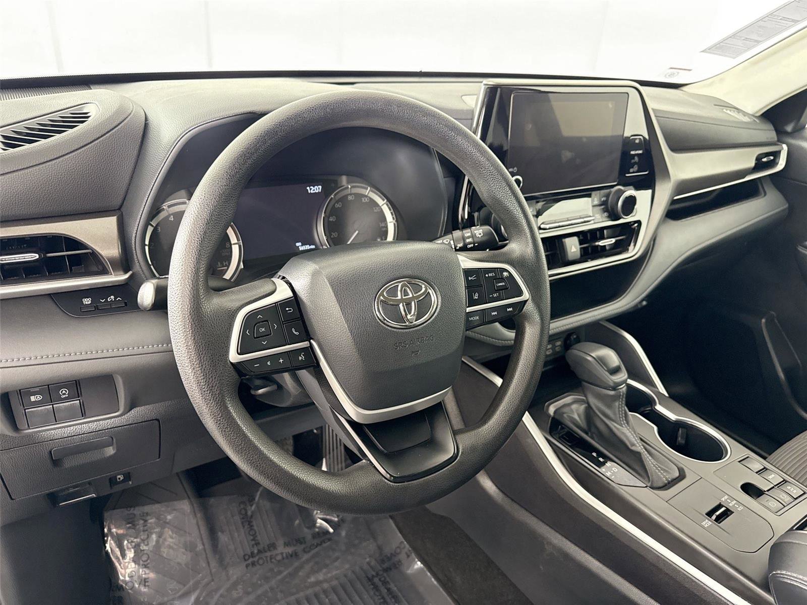 Certified 2023 Toyota Highlander L FWD image 4
