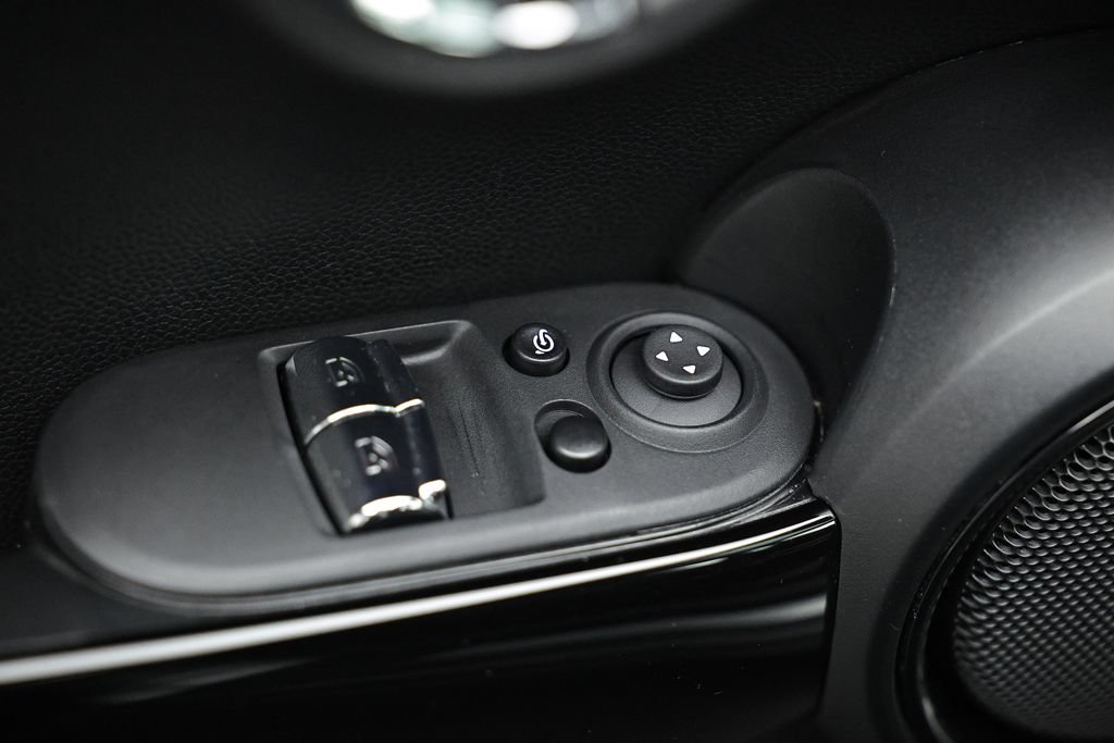 Used 2024 MINI Cooper 2-Door Hardtop FWD image 16