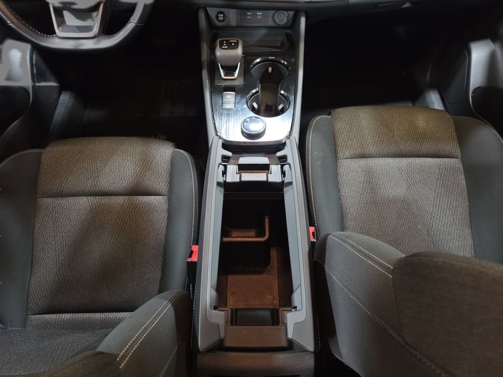 Used 2025 Nissan Rogue SV AWD/4WD image 16