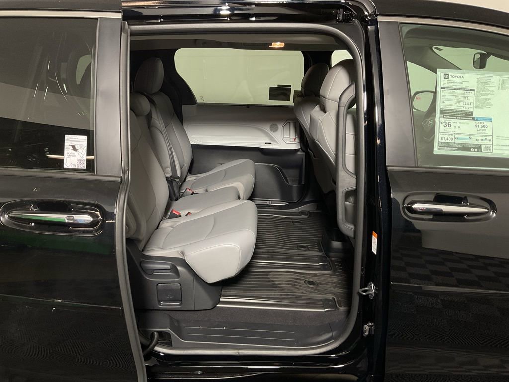 New 2026 Toyota Sienna XLE image 34