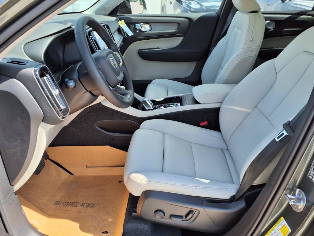 New 2026 Volvo XC40 B5 Plus w/ Protection Package Premier AWD/4WD image 13