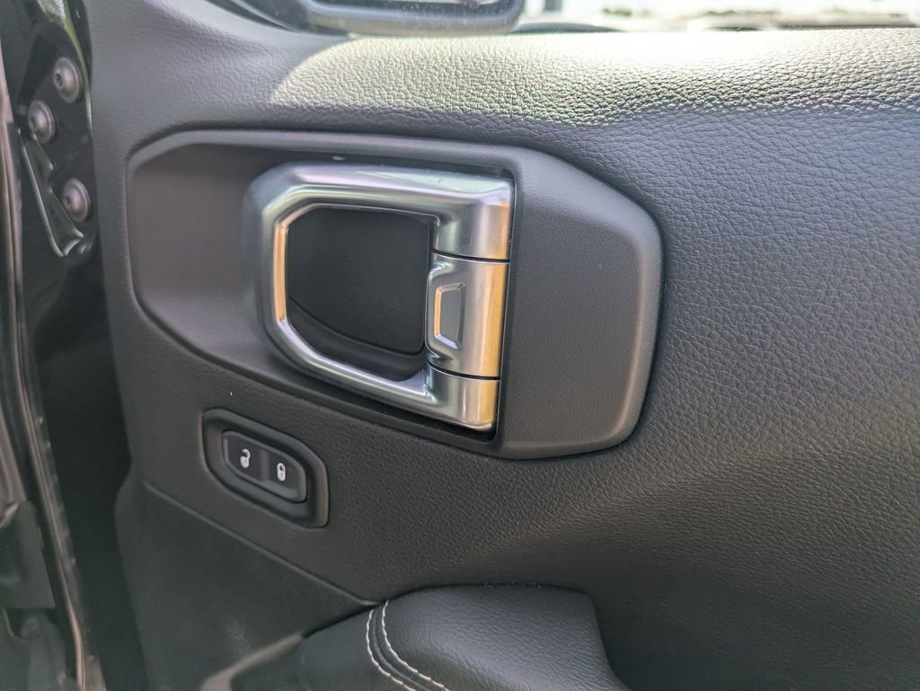 Used 2023 Jeep Wrangler Sahara image 32