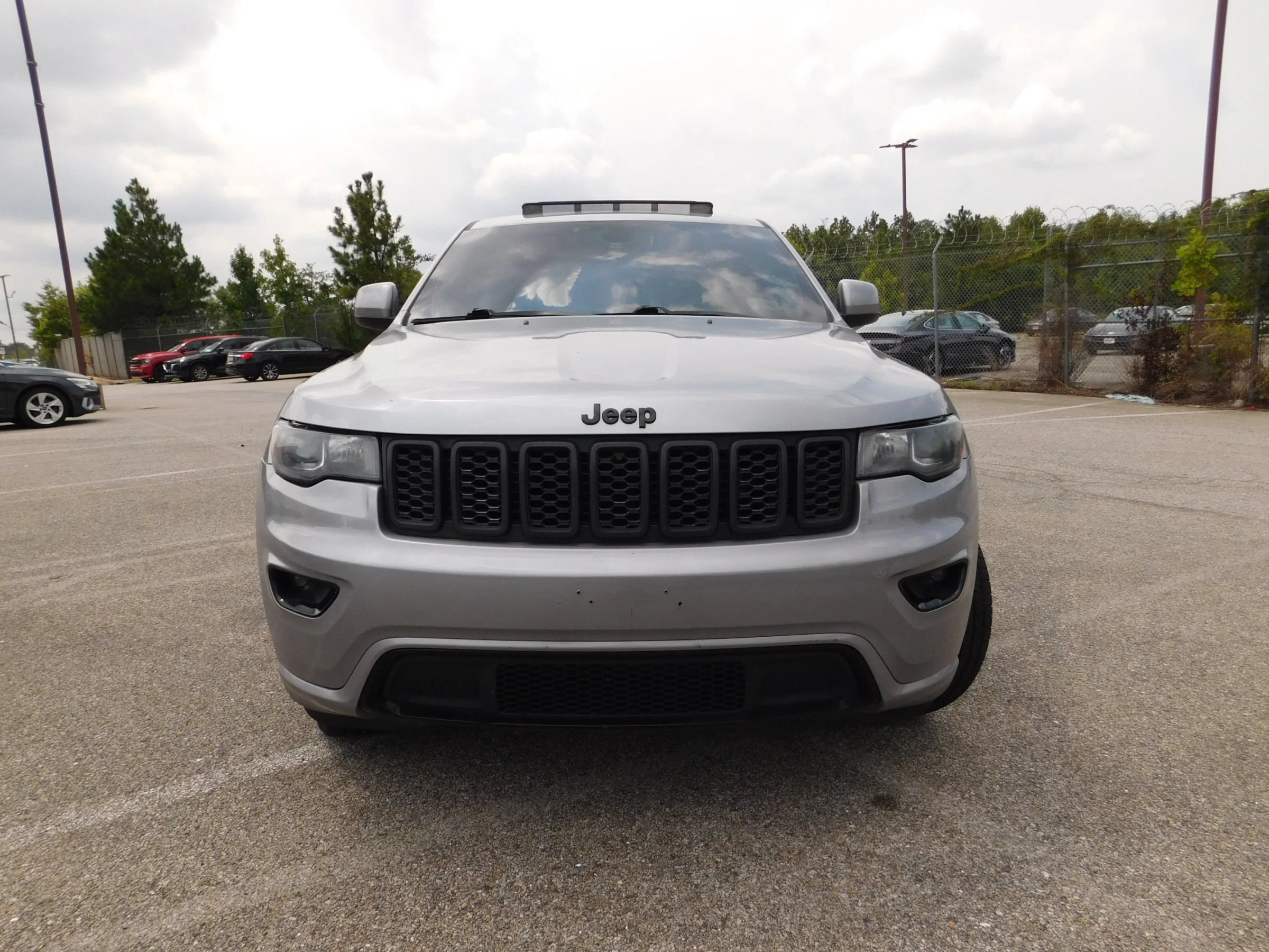 Used 2020 Jeep Grand Cherokee Altitude AWD/4WD image 3
