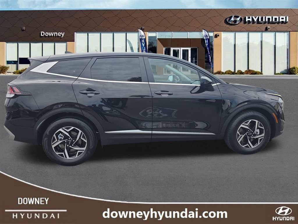 Used 2025 Kia Sportage LX FWD image 6