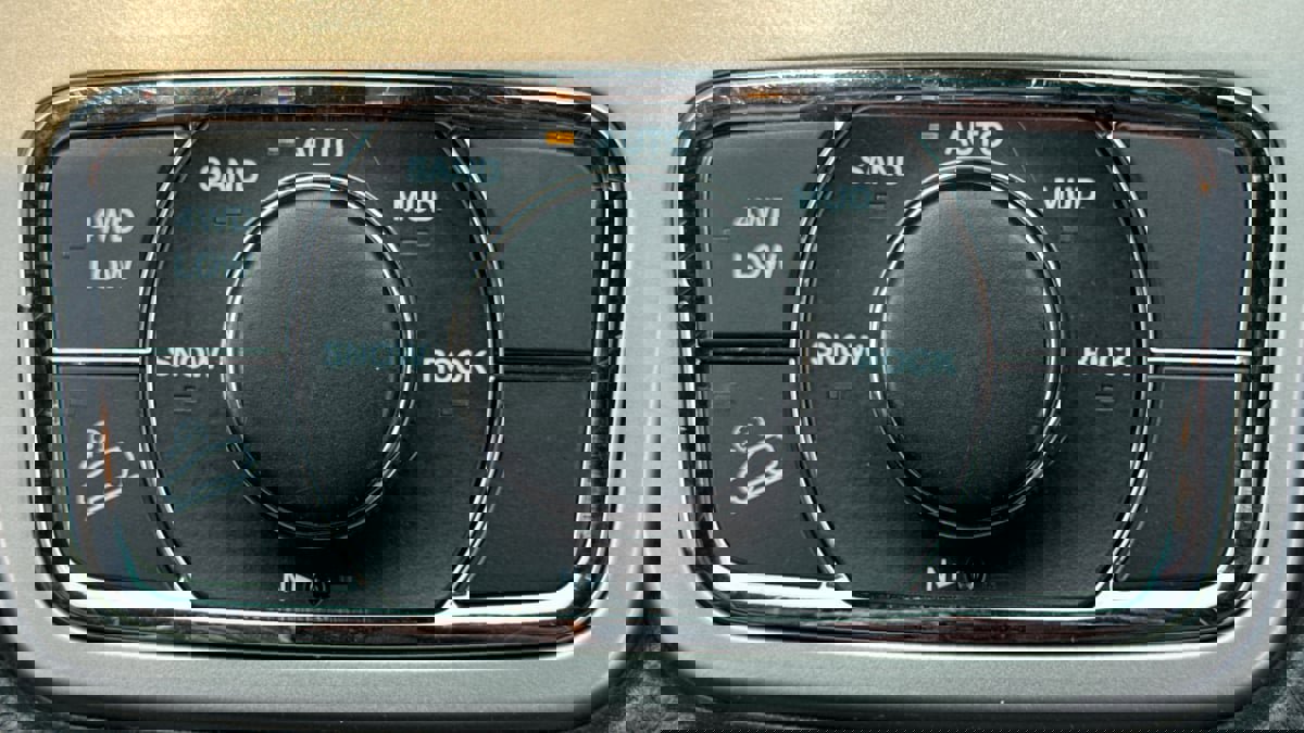 Used 2021 Jeep Grand Cherokee Limited image 34