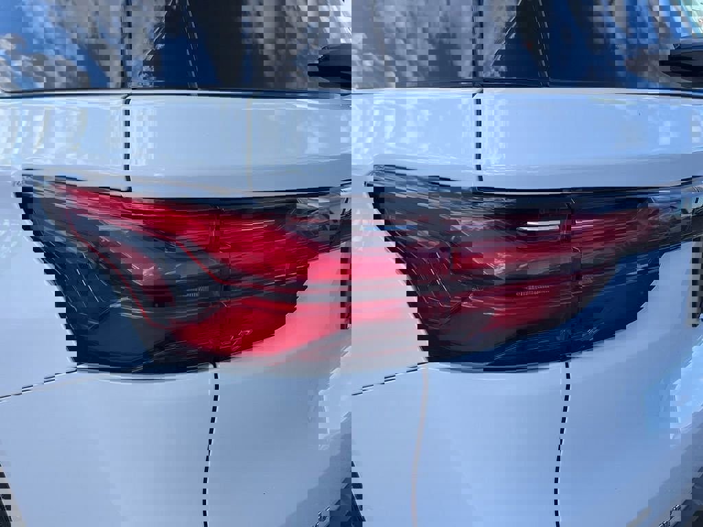 Used 2023 Chevrolet Traverse LS w/ Safety Package image 12