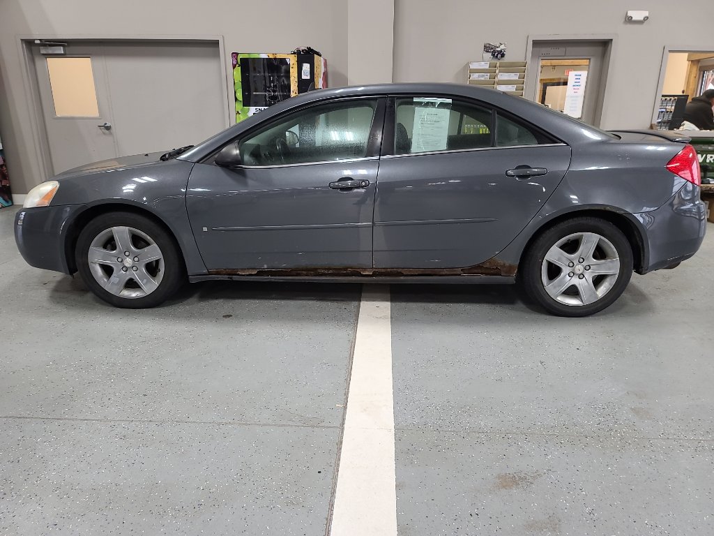 Used 2009 Pontiac G6 Sedan w/ Sport Package 1 image 1