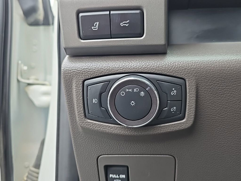 Used 2020 Ford Expedition XLT w/ Equipment Group 202A AWD/4WD image 18