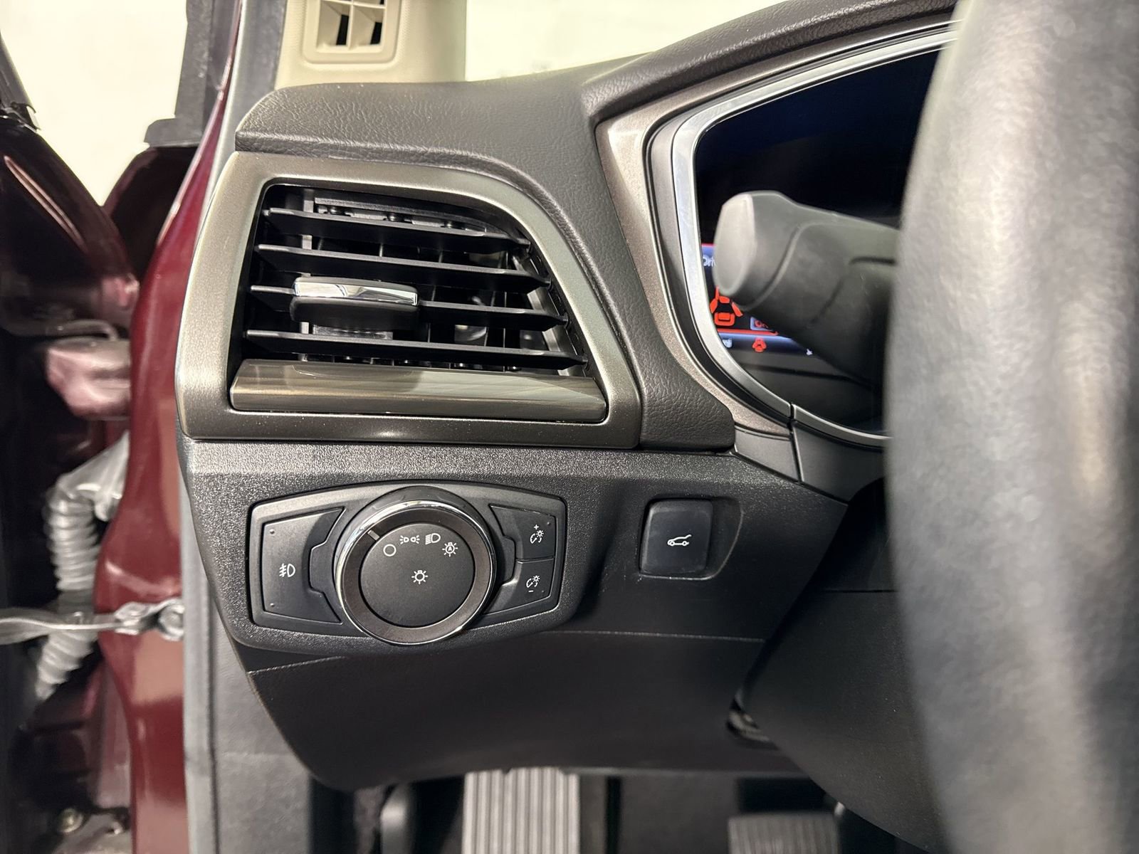 Used 2017 Ford Fusion SE w/ Fusion SE Technology Package image 15