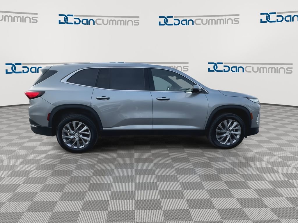 Used 2025 Buick Enclave Preferred AWD/4WD image 9